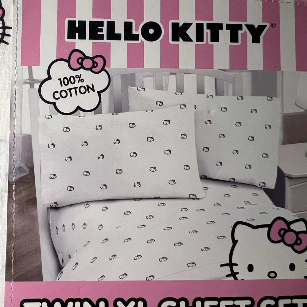 Twin XL Hello Kitty face with red bow, White Sheet Set